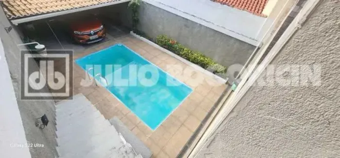 Casa em Condomínio : Duplex / Residencial / Jardim Carioca