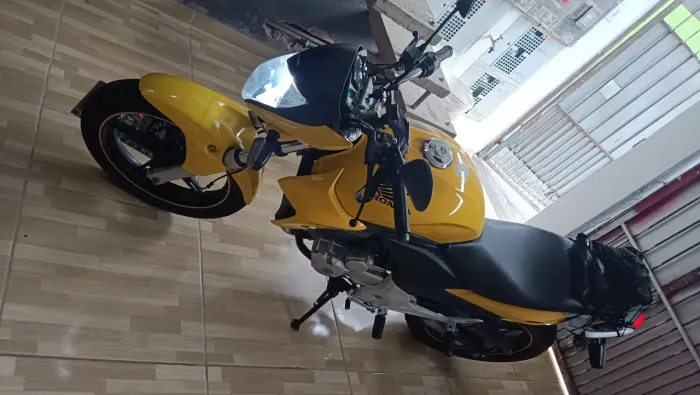 Vende_ou troca linda moto muito nova