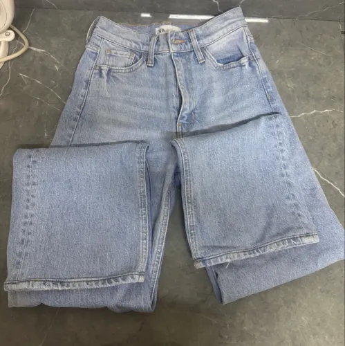 Calça jeans reta Zara 