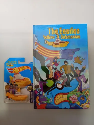 Livro mais o barquinho da hot Wheels