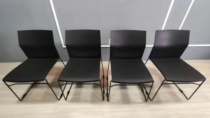 Conjunto de Quatro Cadeiras Modernas Conecta