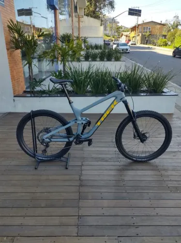 Bicicleta Trek Slash 9.8 XT Carbono apenas 600km