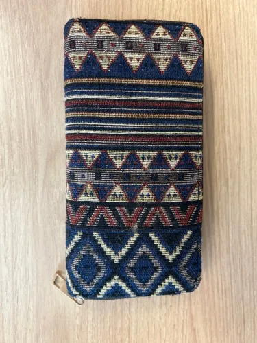 Carteira em tecido estampada azul e branco