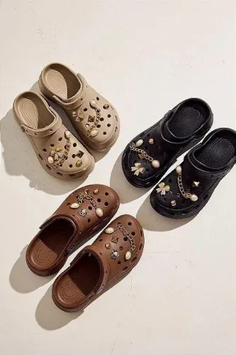 Crocs Charmosas Decoradas - Cores Variadas