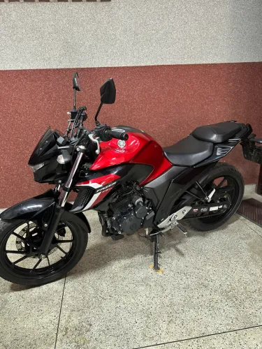 FAZER 250 2024 / EMPLACADA 2025 / COM CAPACETE GRATUITO!