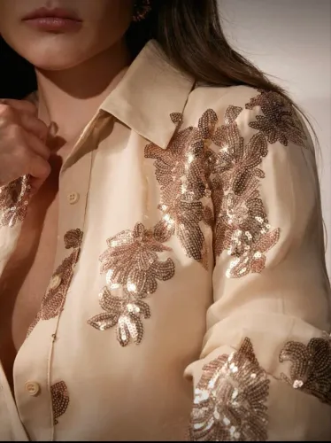 Camisa Translúcida Elegante Feminina com Bordado de Rosa tamanho G nova