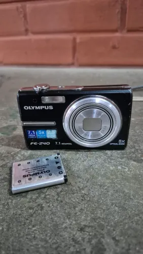 Câmera Olympus FE-240