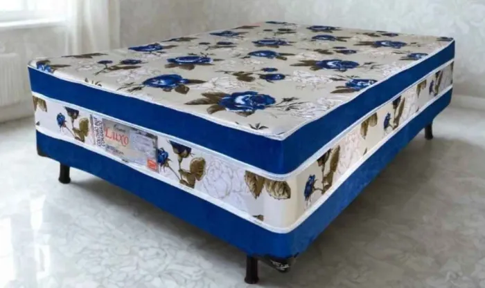 Vendo Cama box casal ! macia e confortável 10 centímetros de espuma d28
