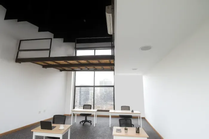 AMPLIEI ! Sala na Av. Tancredo neves com 105m². Fachada marcante à quem chega na região.