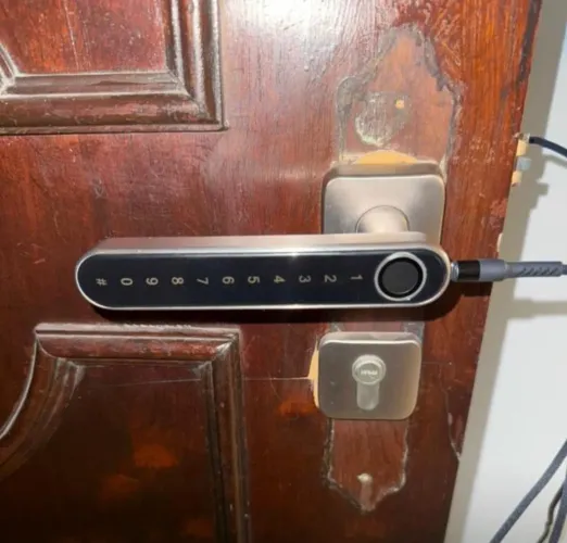 Fechadura eletrônica de embutir
