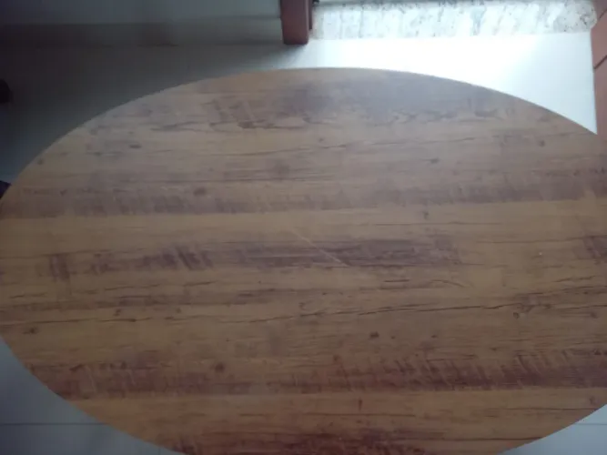 Vendo uma mesa dr centro madeira