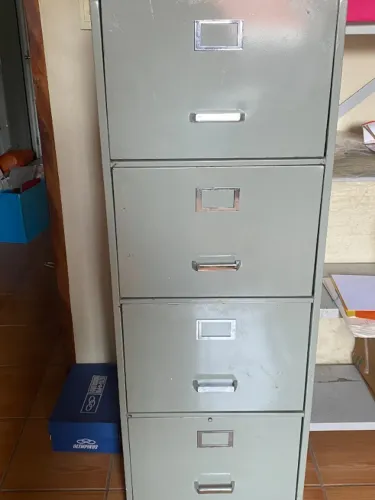 Arquivo de Aço 4 Gavetas com pastas suspensas