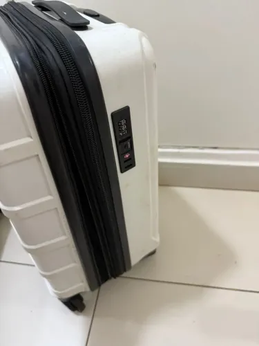 Mala de bordo Viagem Branca com Segredo