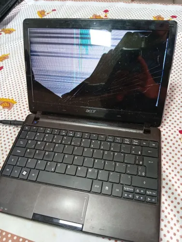 Notebook Acer aspire one quebrado