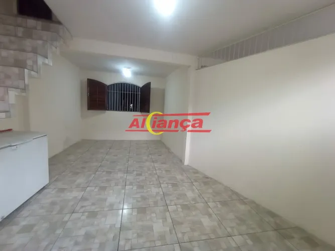 Sobrado para alugar, 4 quartos, sendo 1 suíte e 1 vaga, 250m², Cidade Parque Alvorada