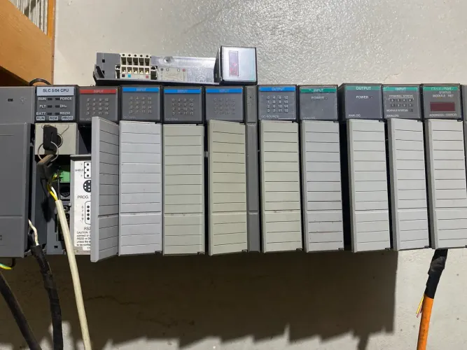 CLP Allen-Bradley SLC 500 Completo: SLC 5/04 + Rack A10 + P4 + I/O + Analógico + DeviceNet