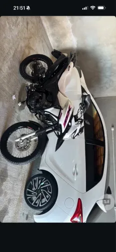 Vende-se moto XRE 190 toda em dias