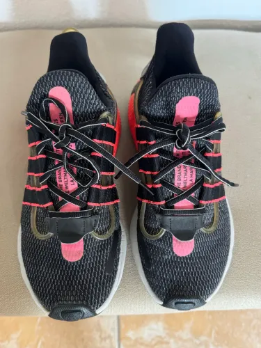 Tênis adidas originals LXCON