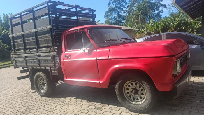 Vende-se caminhonete Boiadeira