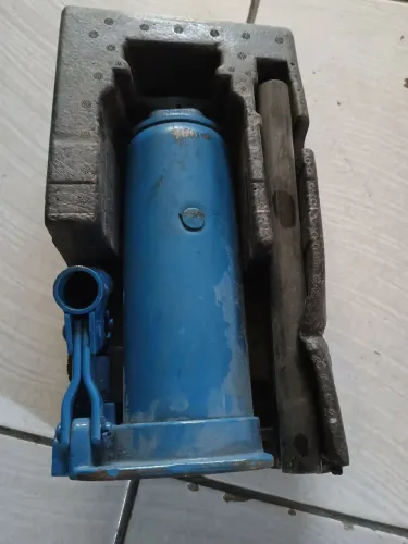 Vendo macaco idrallico dois estágios 3.3t novinho 450,00
