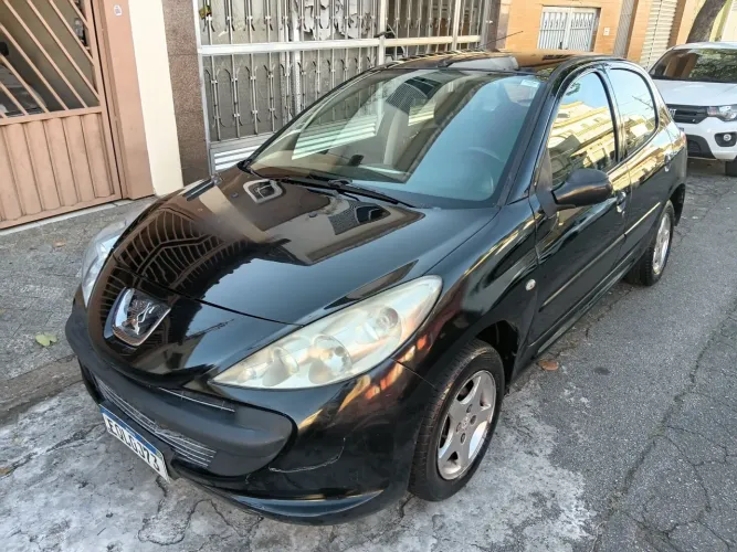Peugeot 207 XR 1.4 Flex 8V 5P 2011