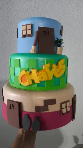 Bolo fake Chaves 3 andares