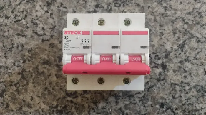 Disjuntor Steck SD 125A 3P Trifásico 400V 10kA ? Usado