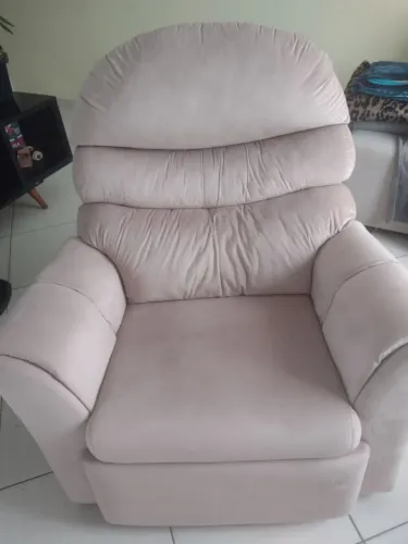 Vendo poltrona para extensão de cílios ou outros.