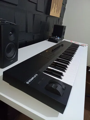 ?Teclado Controlador Native Instruments Komplete Kontrol A61