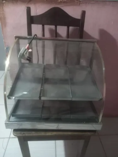 Vendo uma estufa em perfeito estado.
