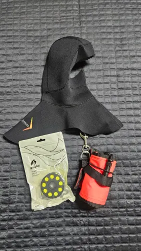 Kit 3 itens Capuz, boia sinalizadora e spool