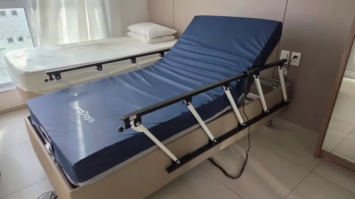 Cama Hospitalar Motorizada com colchão nova (Balneário Camboriú)