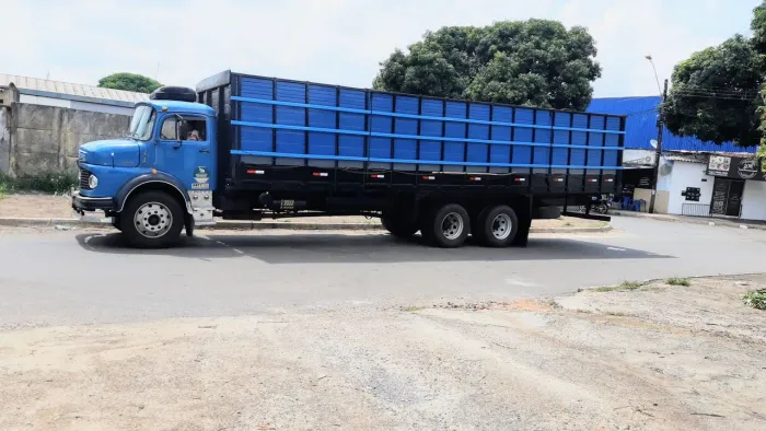Caminhão truck Mercedes 1113 boiadeiro