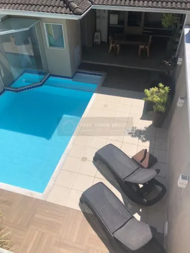 A Open vende belíssima casa no Loteamento Boa Vista ,Itaipu, com três quartos e piscina