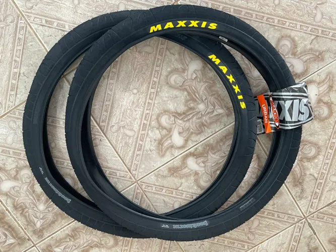 Par de Pneu Maxxis Hookworm Aro 26 26x2.50 Com Maxxis dos Dois Lados, novos originais.