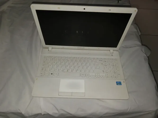 VENDE - SE NOTEBOOK  SAMSUNG  SEMI NOVO
