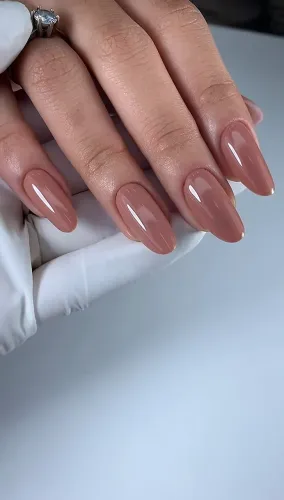 Precisa-se de manicure