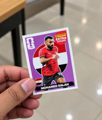 Figurinha Legend Mohamed Salah roxa.