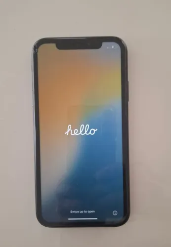 Iphone XR, 64GB, funcionando normalmente. Pequena avaria na parte externa, conforme foto.