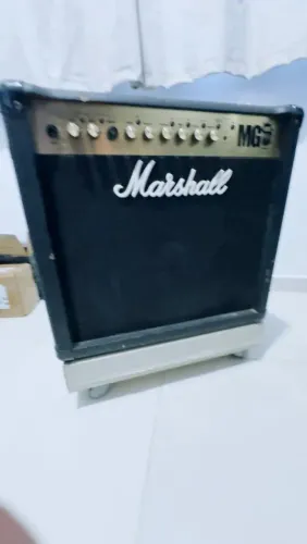 VENDO - Amplificador Marshall MG50FX + Footswitch Original - Excelente Estado!