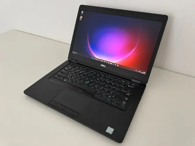 Notebook Dell Latitude i7 7820HQ + 8GB + NVMe 256GB + Teclado Iluminado + Full HD