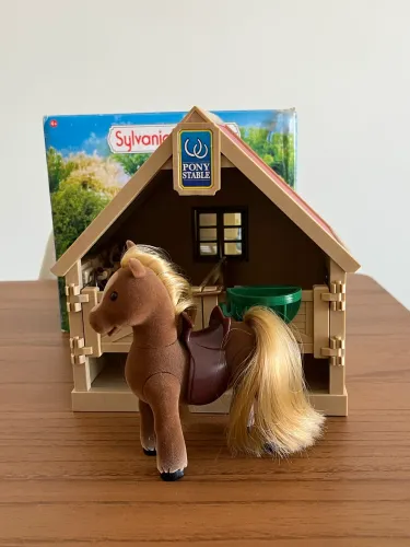 Sylvanian families Cavalo/Ponei e Estábulo - Raro Vintage