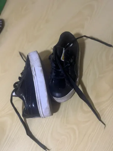 Tênis infantil Puma Basket Heart preto em couro - Tam 28/29