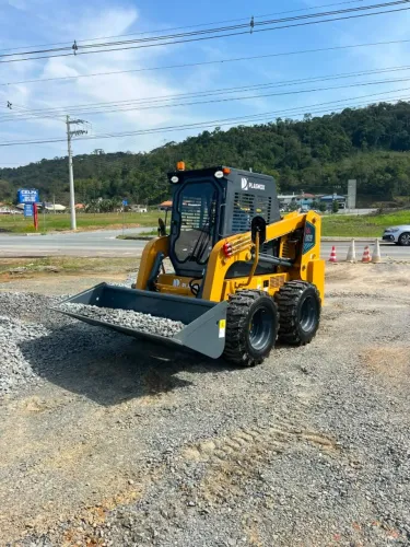 Mini Carregadeira Plasnox PLE/HL808