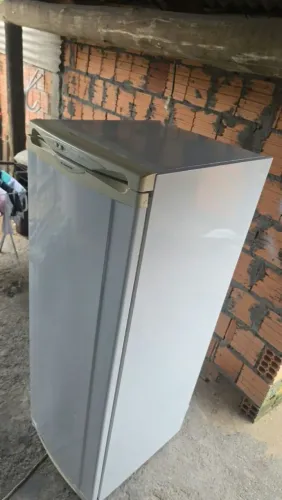 Vendo freezer tudo certinho 700 reais