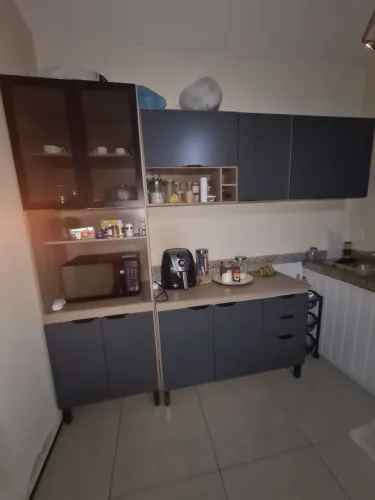Armário de Cozinha Semi novo composto por Cristaleira, Balcão e Aéreo, super espaçoso