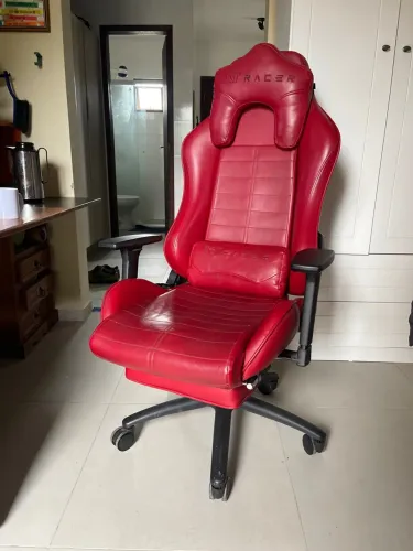Cadeira Gamer XT Racer ?com apoio de perna?