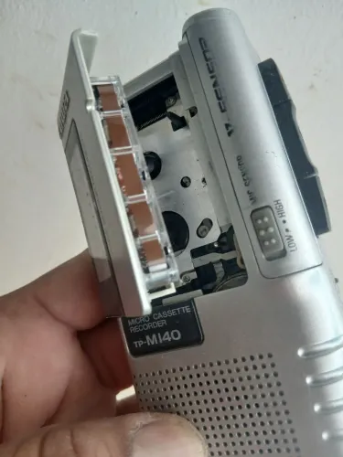 Gravador Sony antigo de fita pequena