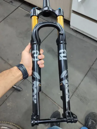 Suspensão FOX 32