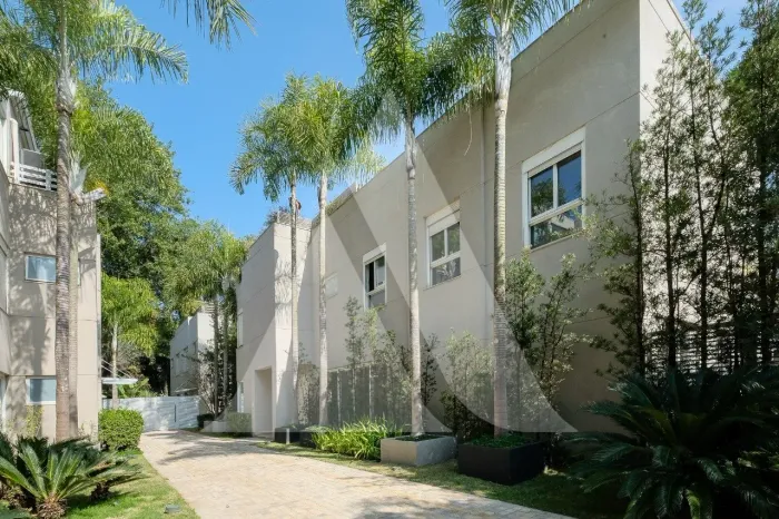 Casa em Condomínio à venda no Jardim Guedala.